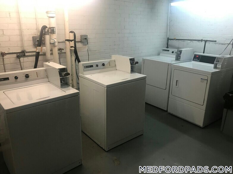 Building Photo - 53 Fellsway W