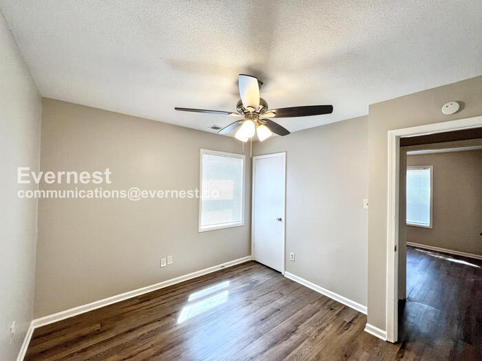 Building Photo - 1582 Custer Dr