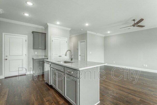 Building Photo - 591 Bellingham Dr NE