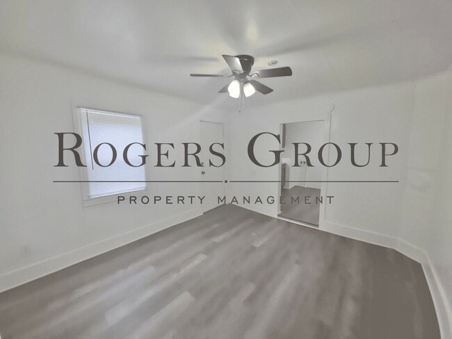 Building Photo - 305 Perry St