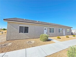 Building Photo - 1121 Sixshooter Ave
