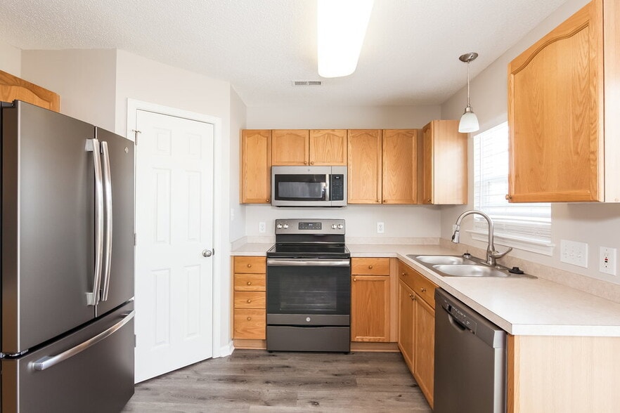 Building Photo - 3630 Chepstow Ct