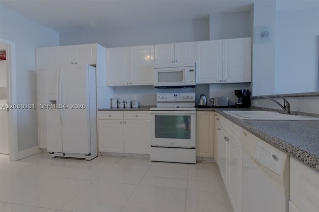 Building Photo - 17050 Bay 405 Bay