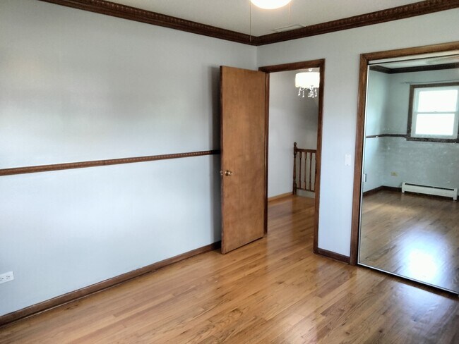 Building Photo - 904 S Edward St