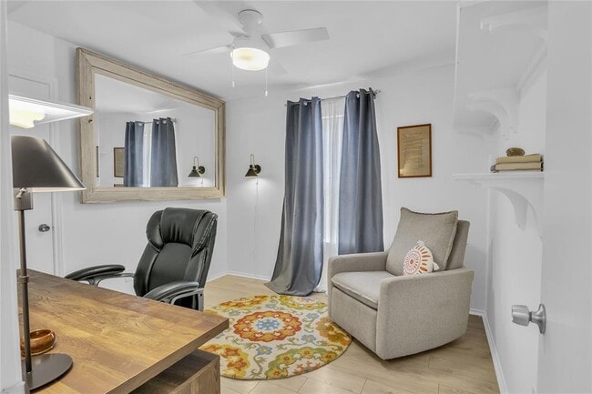 Building Photo - 9831 Briar Ridge Dr