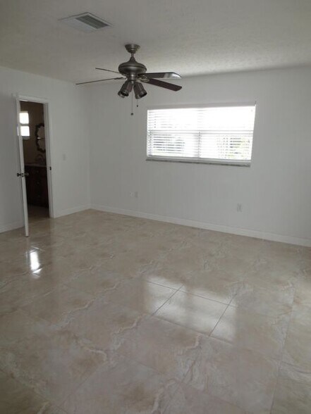 Building Photo - 1283 Anhinga Dr