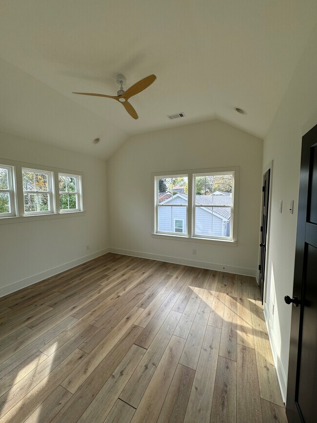 Building Photo - 509 Rosedale Ave