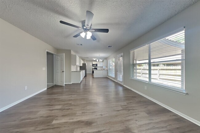 Primary Photo - 5 Regency Ct