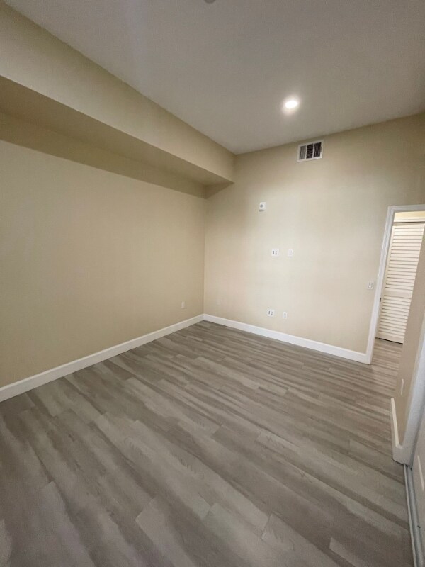 Building Photo - 2291 Dunlop St