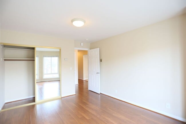 Building Photo - OPEN HOUSE: Tuesday (1/13) 6:40pm-7:00pm. Contemporary 2BR/1BA in the Outer Richmond, Yard, Laund...
