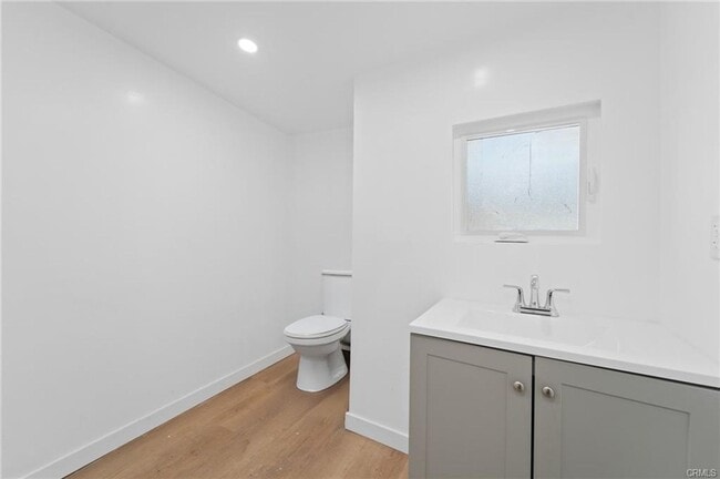 Building Photo - Beautifully remodeled 2-bedroom, 2-bath home, perfectly situated near CSUN