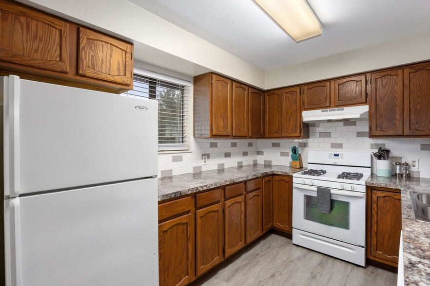 Building Photo - 6542 Bella Vista Dr NE