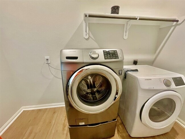 Building Photo - 1055 Bluebonnet Trl