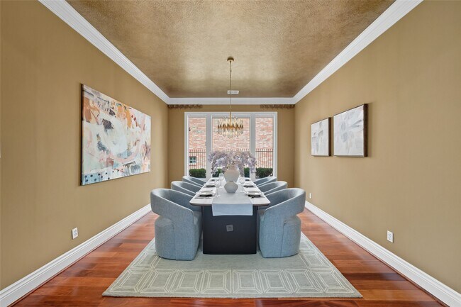 Building Photo - 5934 Stratford Gardens Dr