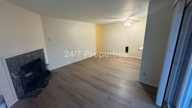 Building Photo - 2BD I 1BA - Oregon City