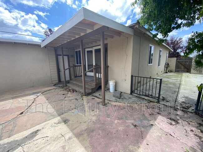 Building Photo - 600 N Dickran Dr