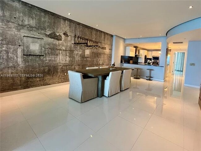 Building Photo - 17121 Collins Ave