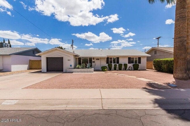 Building Photo - 8007 E Monte Vista Rd