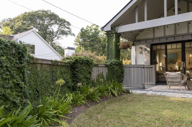 Building Photo - 801 Durant Pl NE