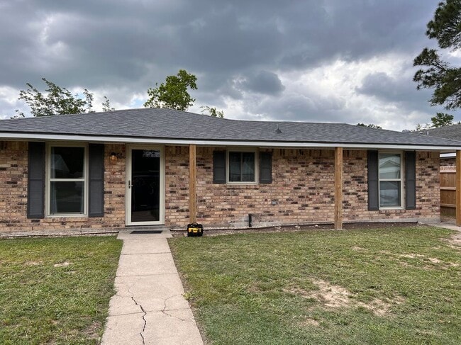 Primary Photo - 109 Sorority Dr