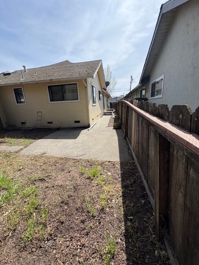 Building Photo - 3955 Princeton Dr