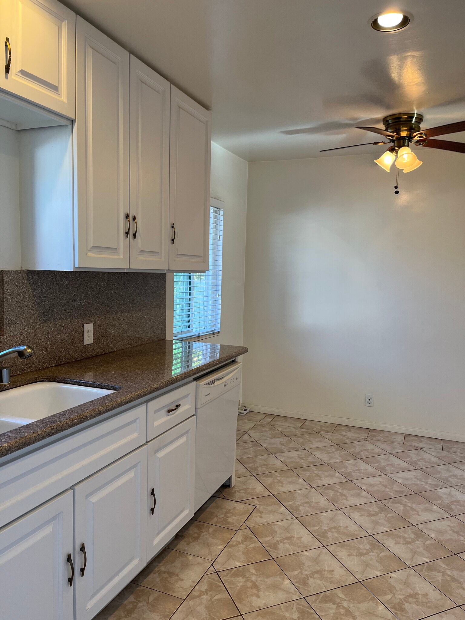 Kitchen - 4074 Rosabell St