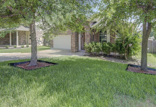Building Photo - 1610 Greenside Dr