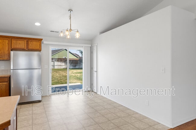 Building Photo - 5204 Desert Dove Loop