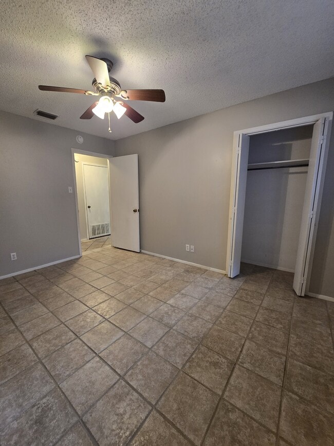 Building Photo - 4624 Leisure Ln