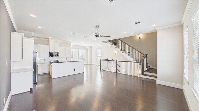 Building Photo - 2724 Rutland St