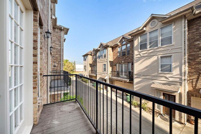 Building Photo - 1112 Birdsall St