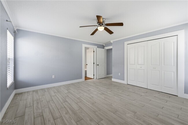 Building Photo - 1134 NE 4th Pl