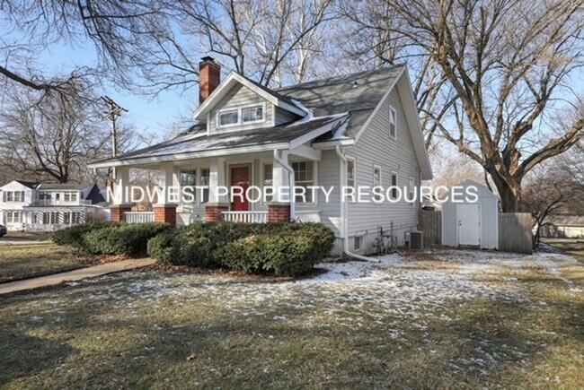 Building Photo - Historic Home in Downtown Lee's Summit