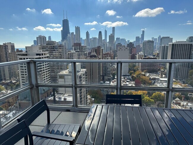 Building Photo - 1555 N Dearborn Pkwy