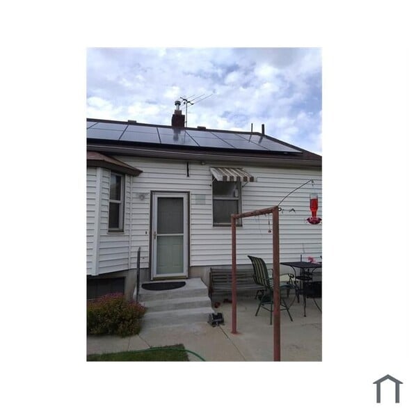 Private Entrance - 122 E Vidas Ave