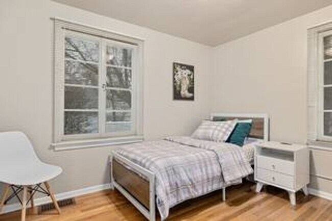 Building Photo - Elm Street Duplex