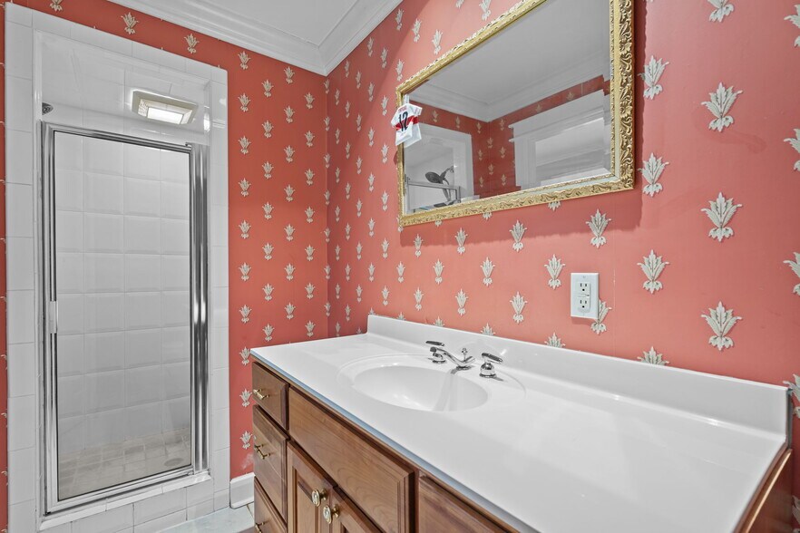 Building Photo - 2050 Midland Rd