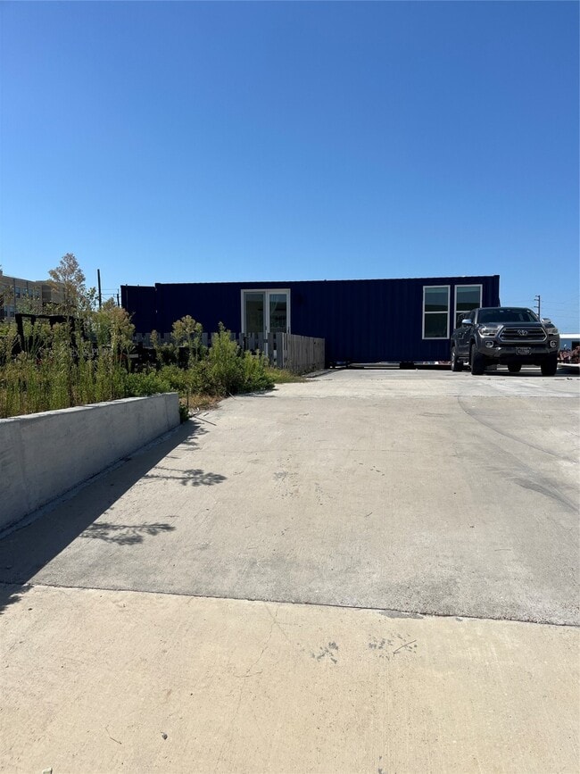 Building Photo - 820 51st St