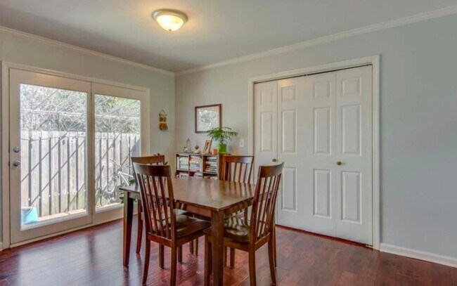 Building Photo - Easy walk to Vanderbilt University