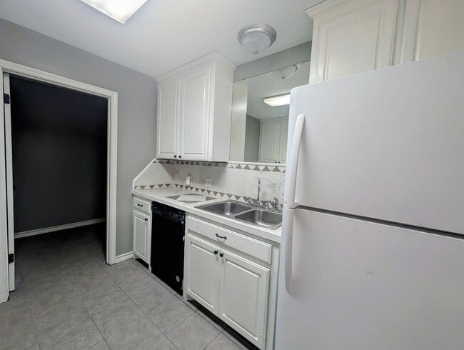 Building Photo - Coming Soon! 3/2