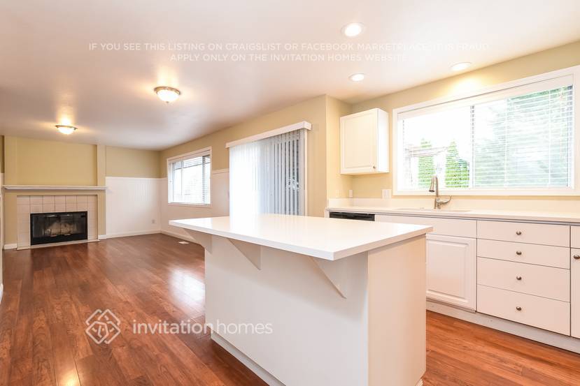 Building Photo - 3525 Crystal Ridge Dr SE