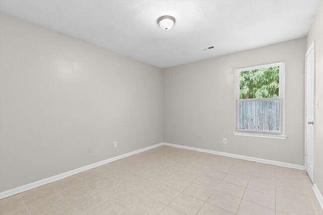Building Photo - 6048 Brookwood Dr