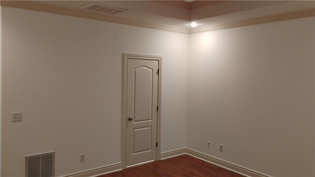 Building Photo - 3909 NE Kensington Ave