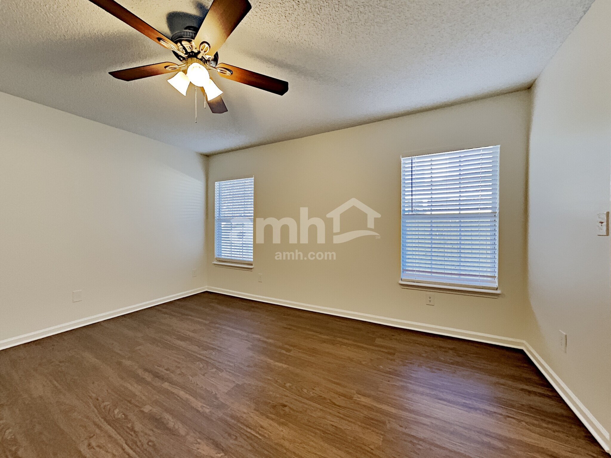 Building Photo - 3766 Woodbriar Dr