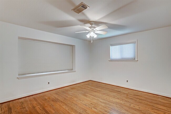 Building Photo - 1202 Shadeland Dr