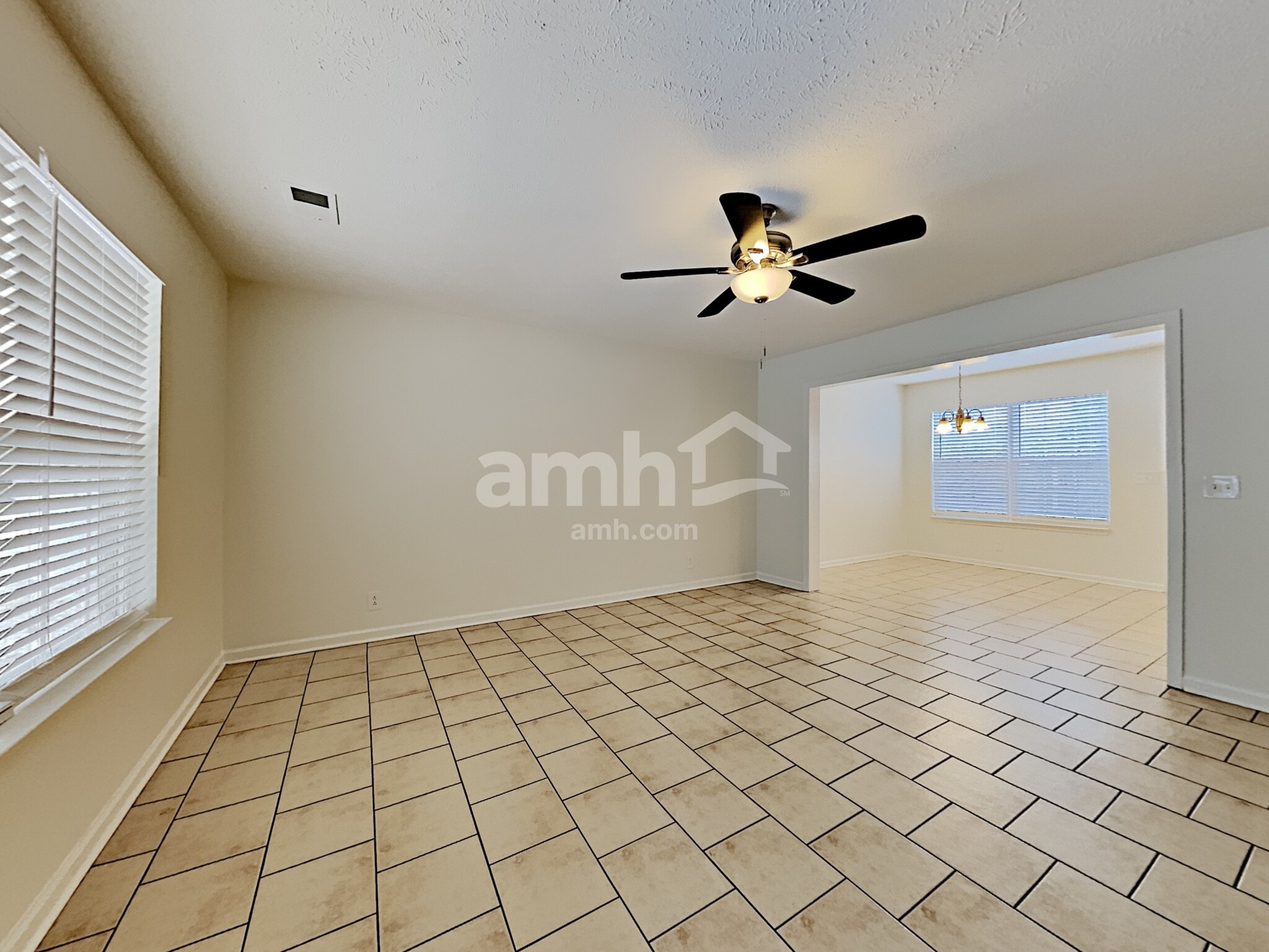 Building Photo - 1128 Eastwoods Dr