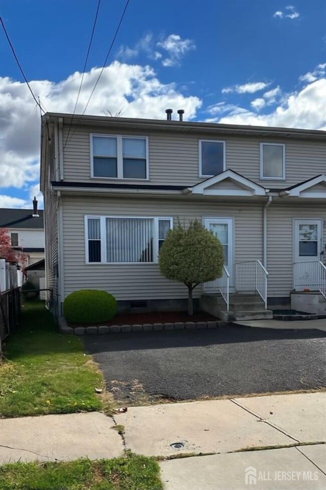 Primary Photo - 72 Longfellow St