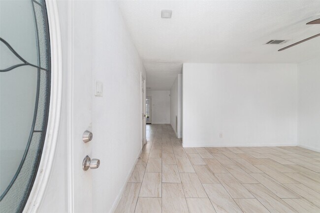 Building Photo - 10907 Sageleaf Ln