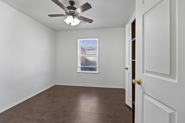 Building Photo - 3723 W 53rd Pl