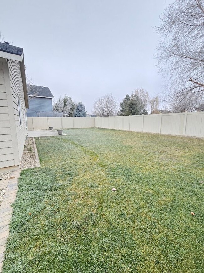 Building Photo - 3 Car Garage Home near Ten Mile!!